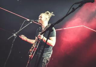 Newton Faulkner 2 (1)