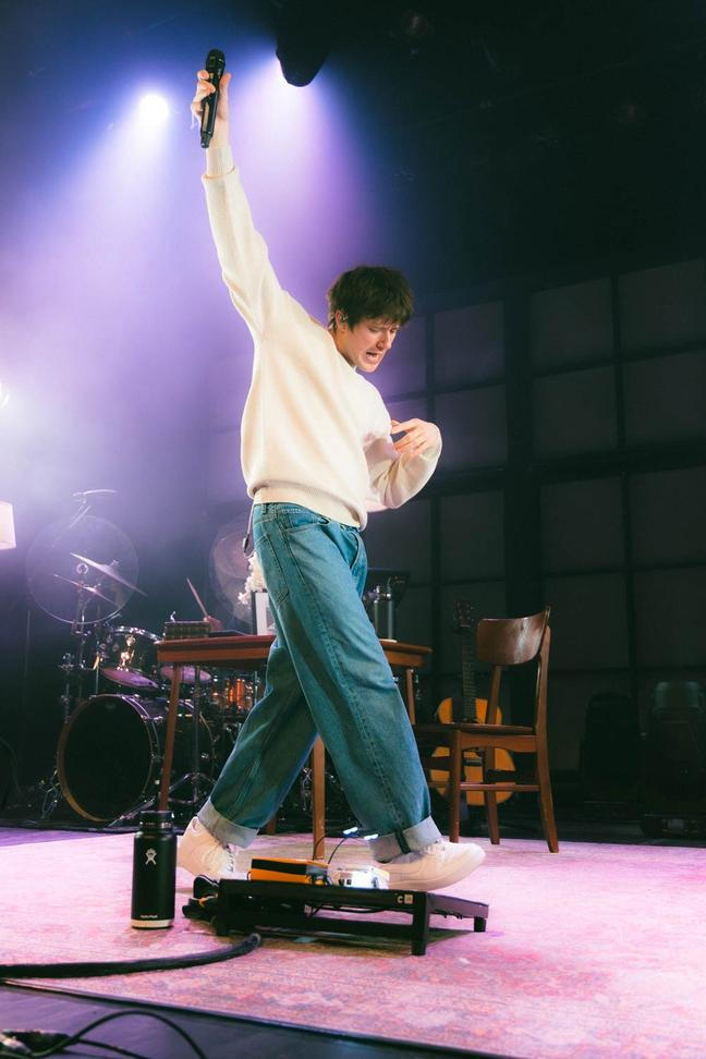 Alec Benjamin (1)