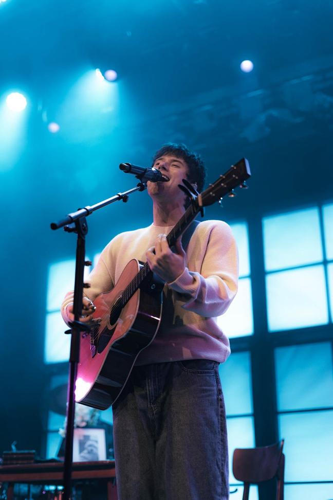 Alec Benjamin (4)