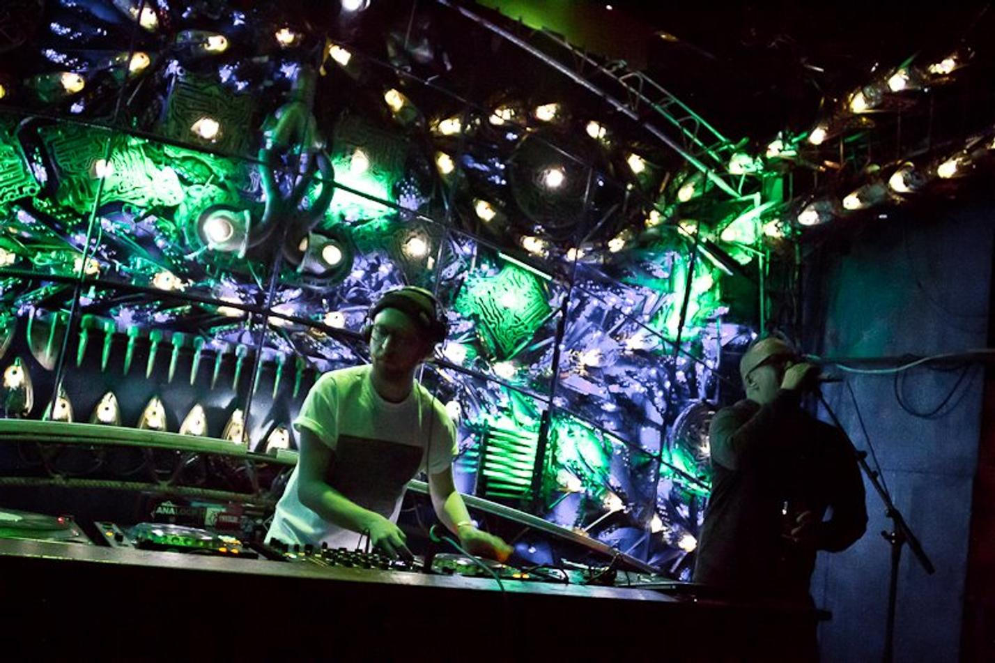 08_Synkro_&_Robert_Manos_Cross_Club_04_02_2015