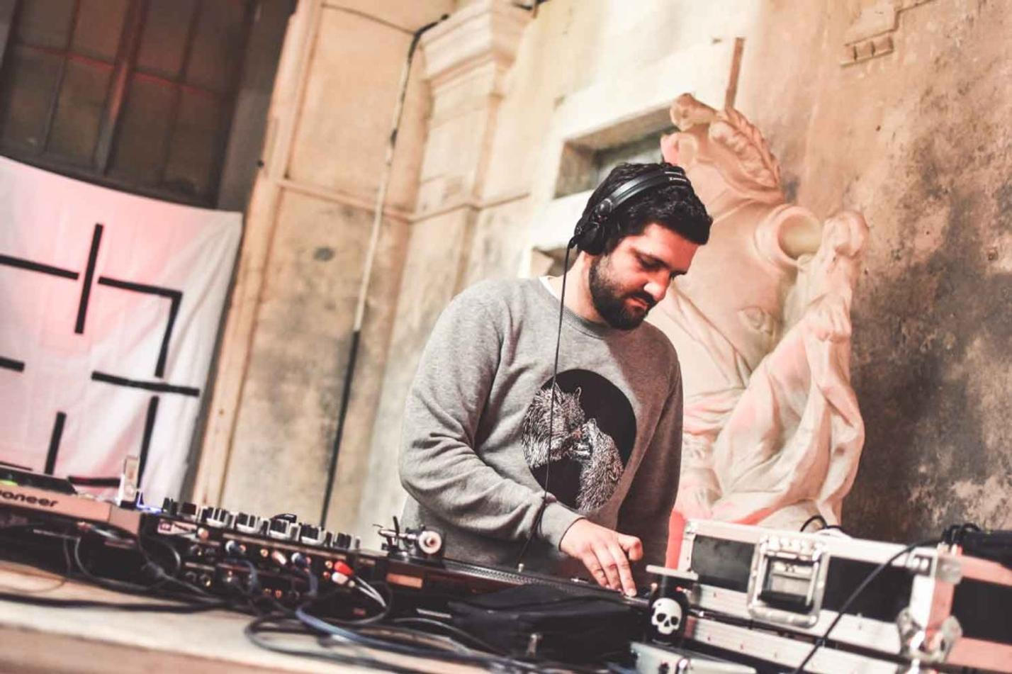 DJ