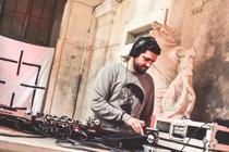 DJ