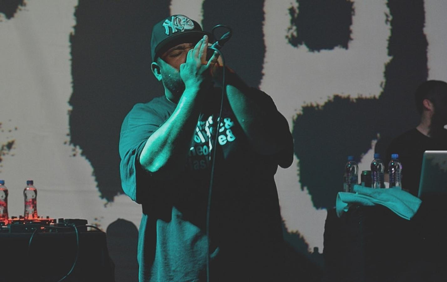032dälek