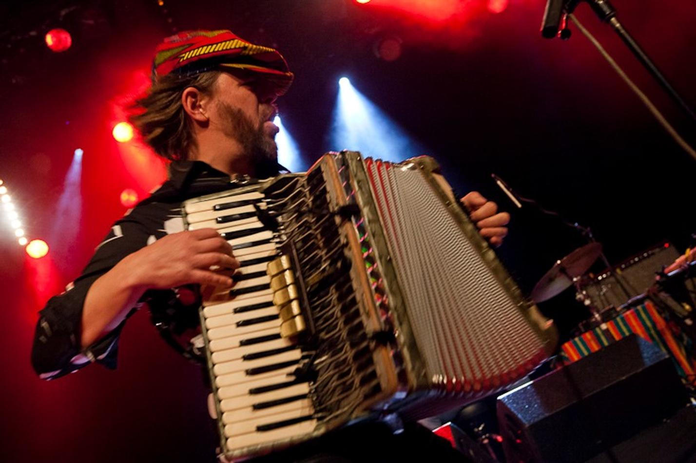 Winston McAnuff & Fixi_2