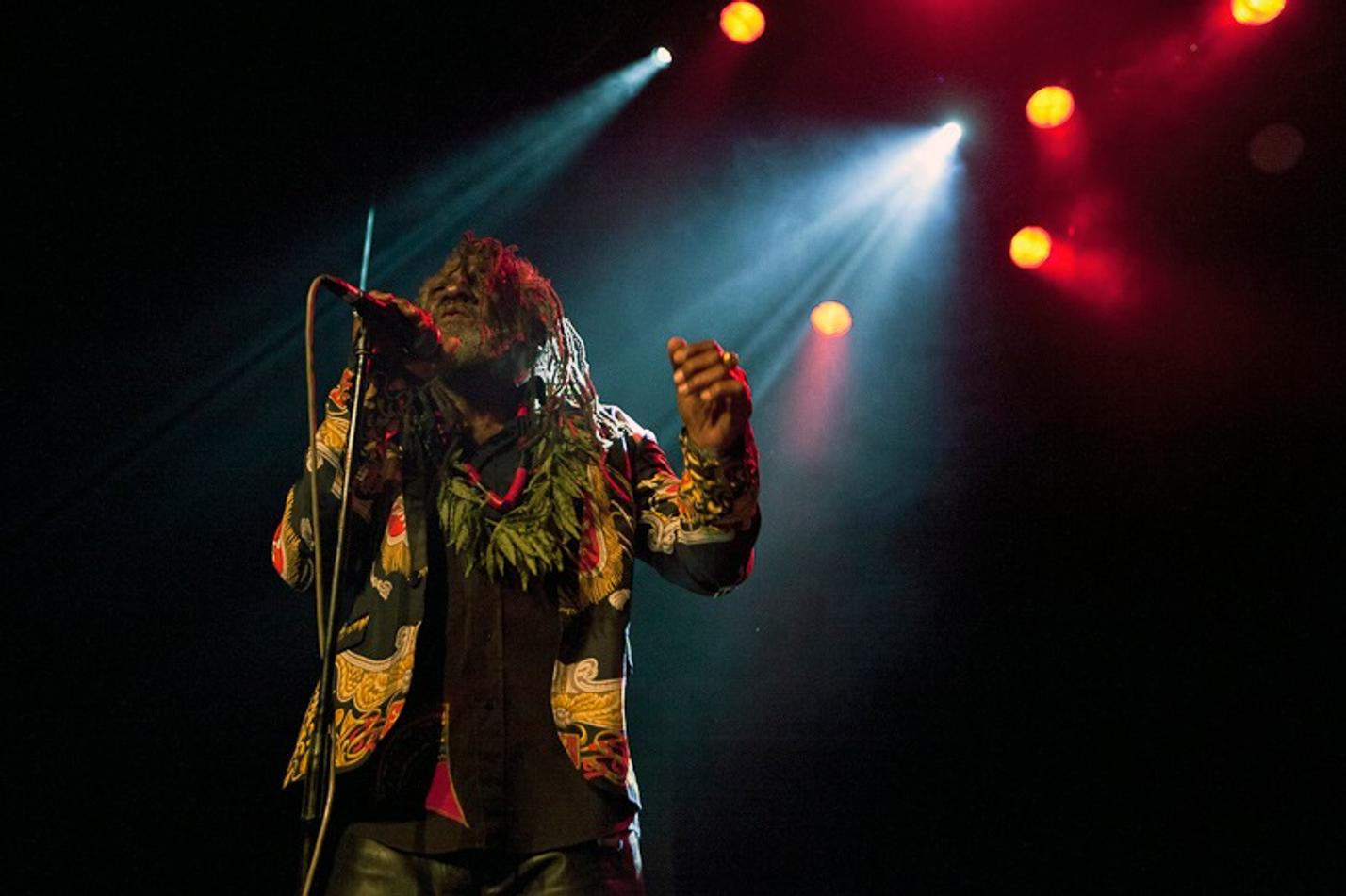 Winston McAnuff & Fixi_1