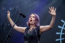 Lindy Fay Hella+Die Farne