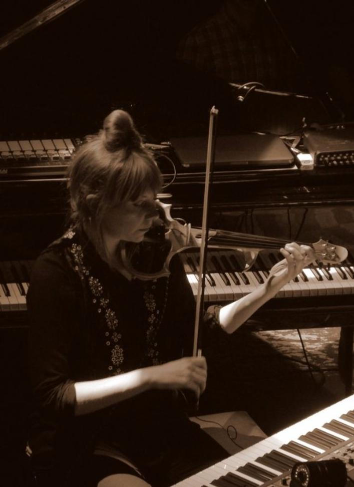 Poppy_Ackroyd_violin