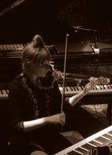 Poppy_Ackroyd_violin
