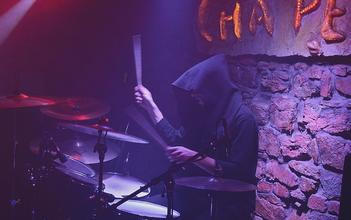 024_ AU-DESSUS