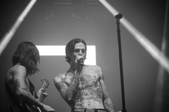 6077_the_neighbourhood