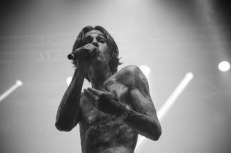 6096_the_neighbourhood