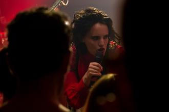 anna_calvi_5