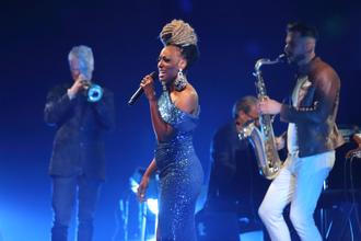 04_Botti and band_Sy Smith_Chad Lefkowitz-Brown