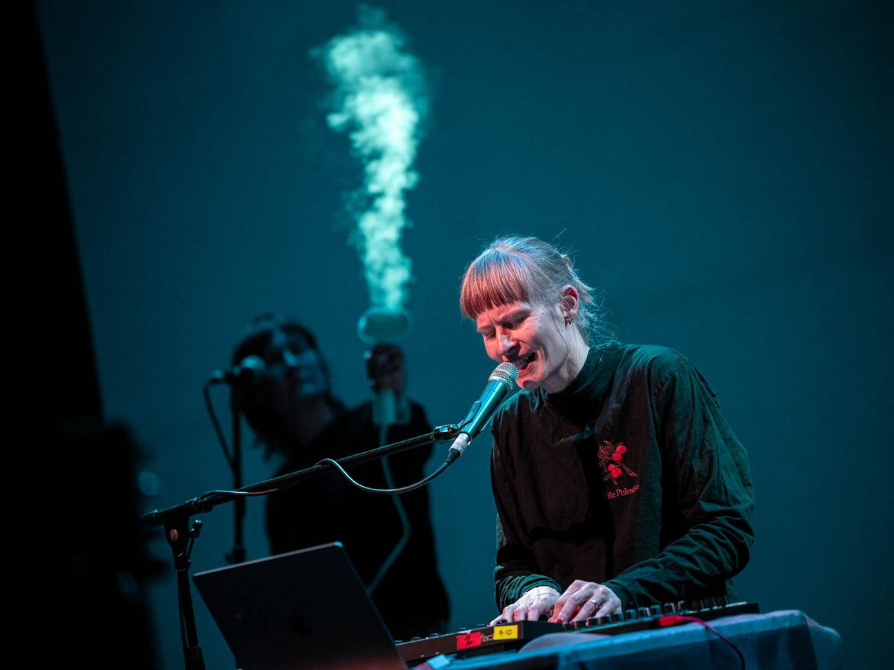 Jenny Hval - I Want to Be a Machine