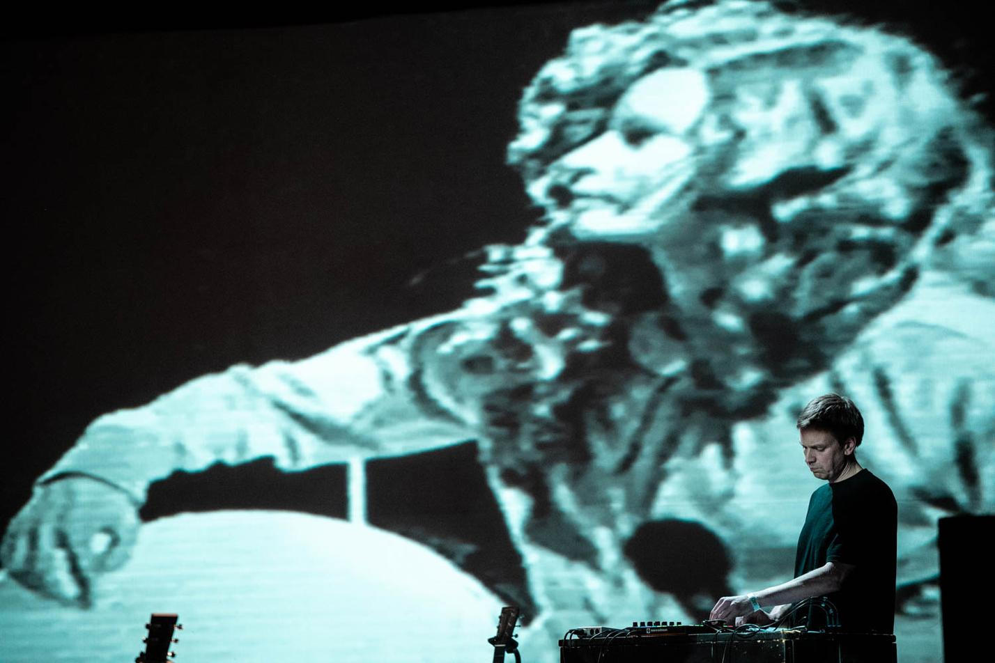 Jenny Hval - I Want to Be a Machine