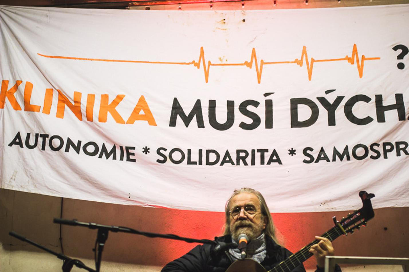 12 - Hutka