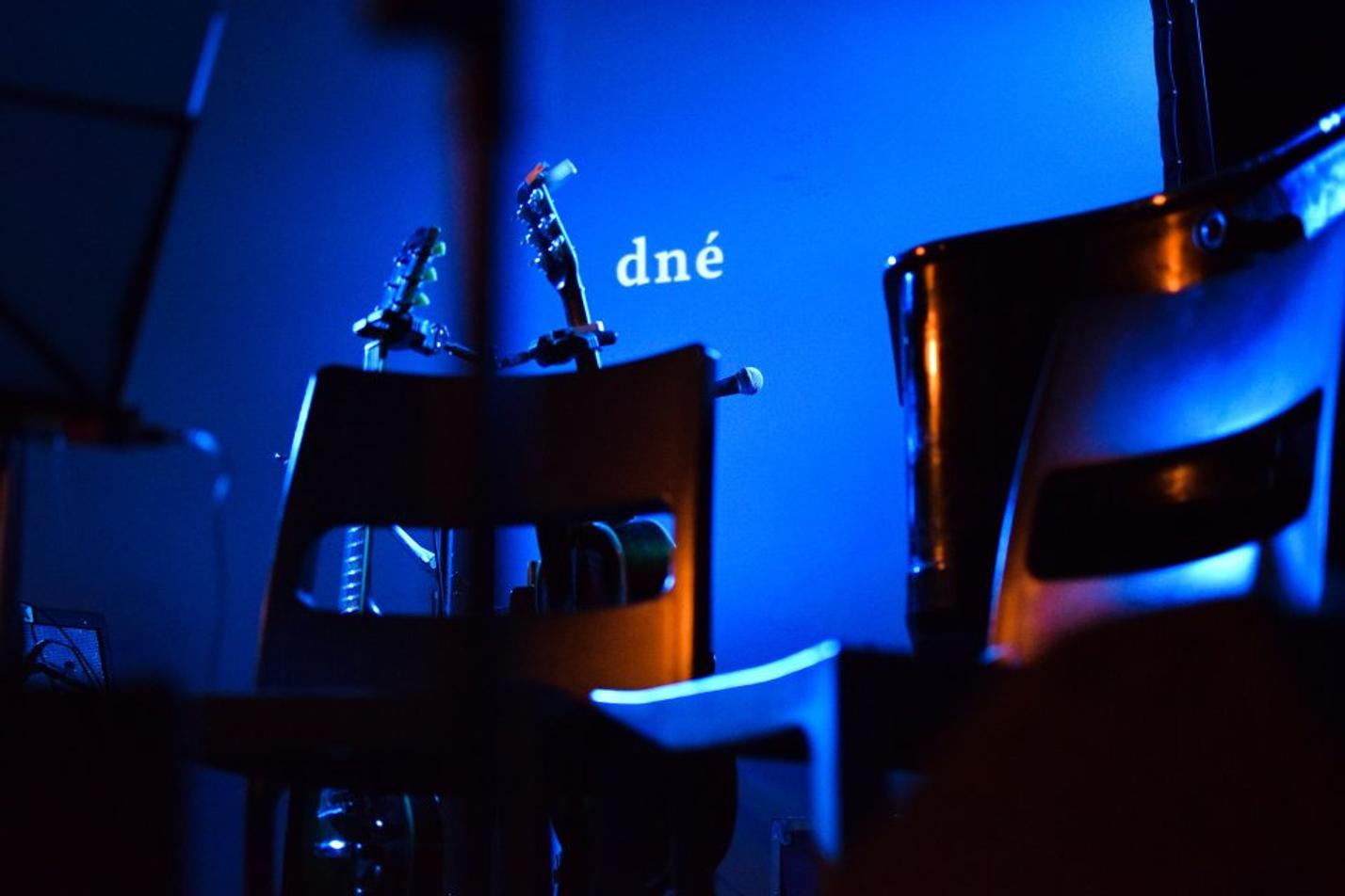 dné 3