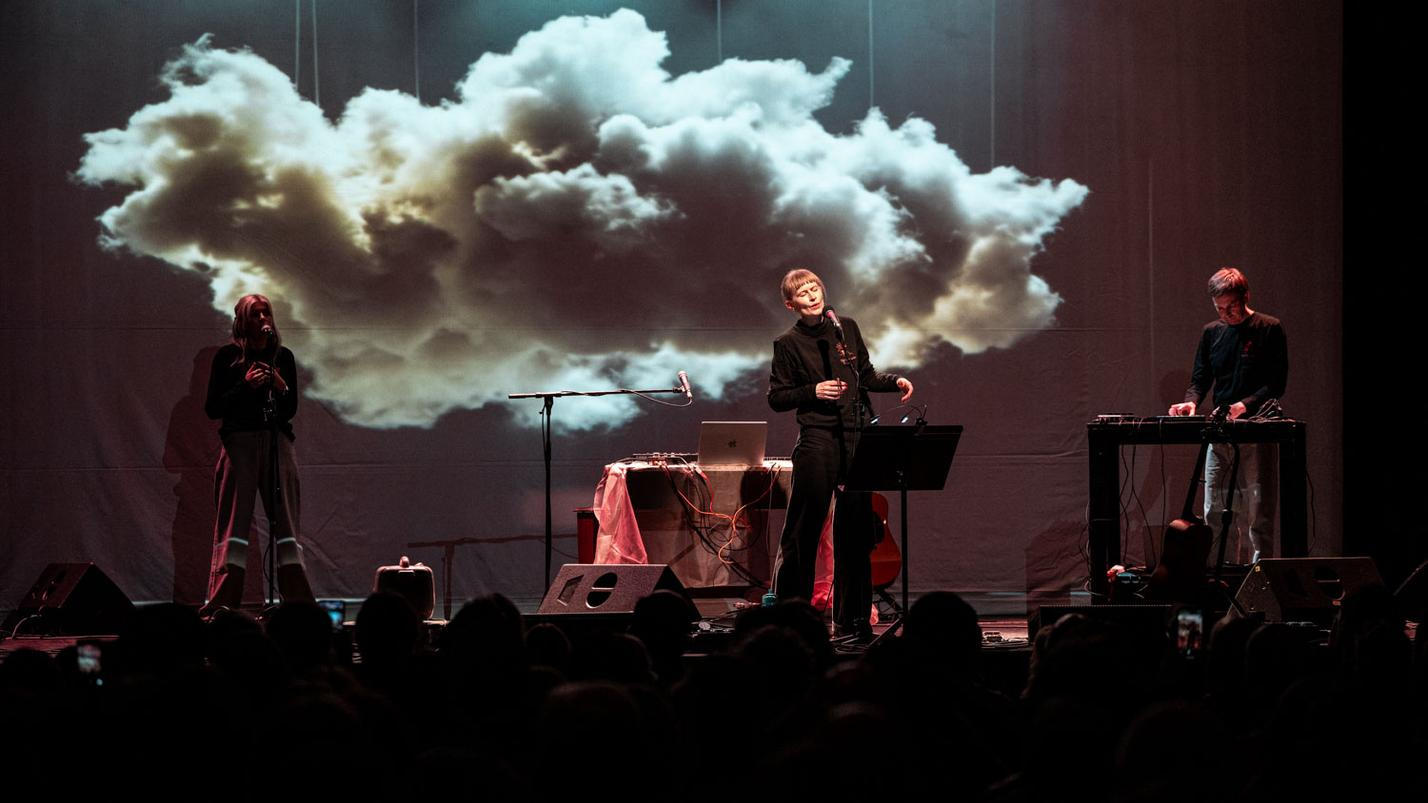 Jenny Hval - I Want to Be a Machine
