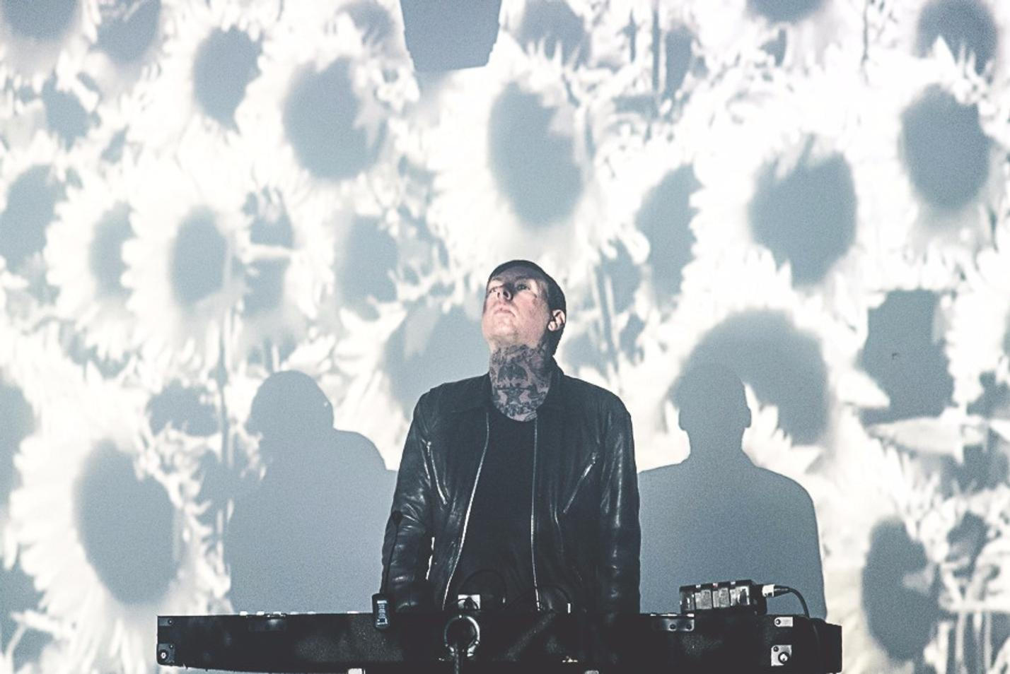 Cold Cave 04