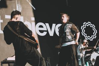 NOTHING BUT THIEVES (2)