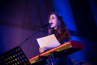 05_Julia_Holter_Le_Guess_Who_2015
