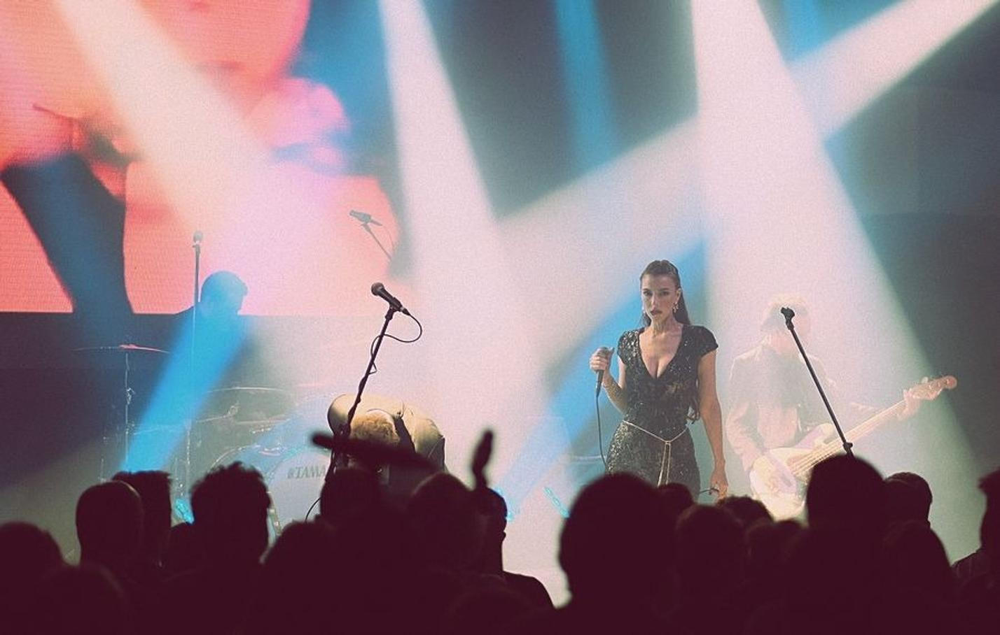 Chrysta Bell 1 (10)