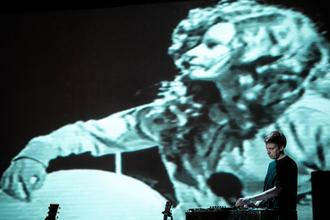 Jenny Hval - I Want to Be a Machine
