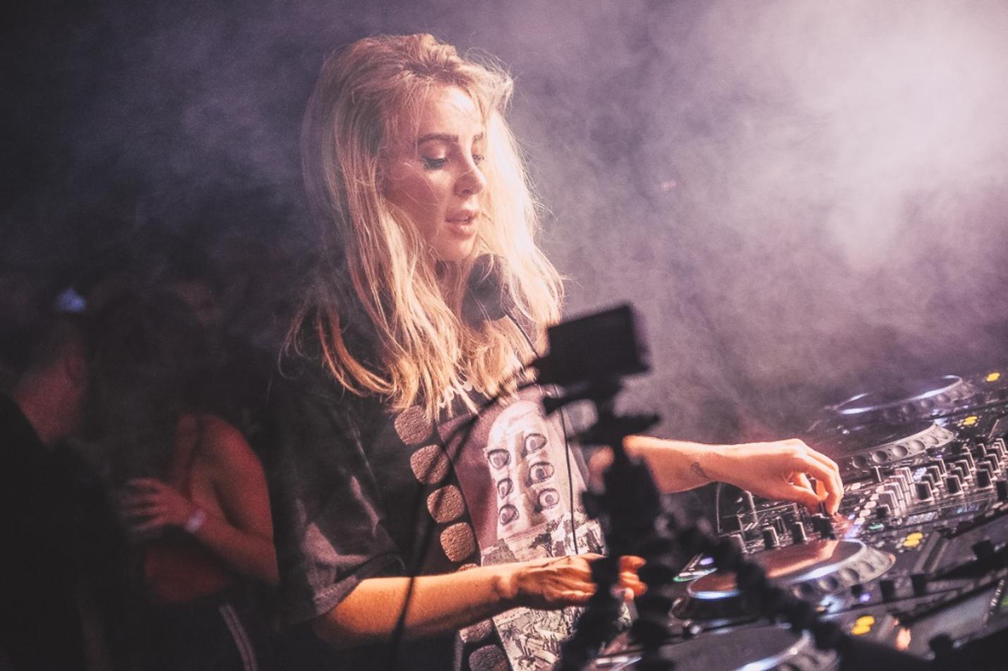 09_Alison Wanderland