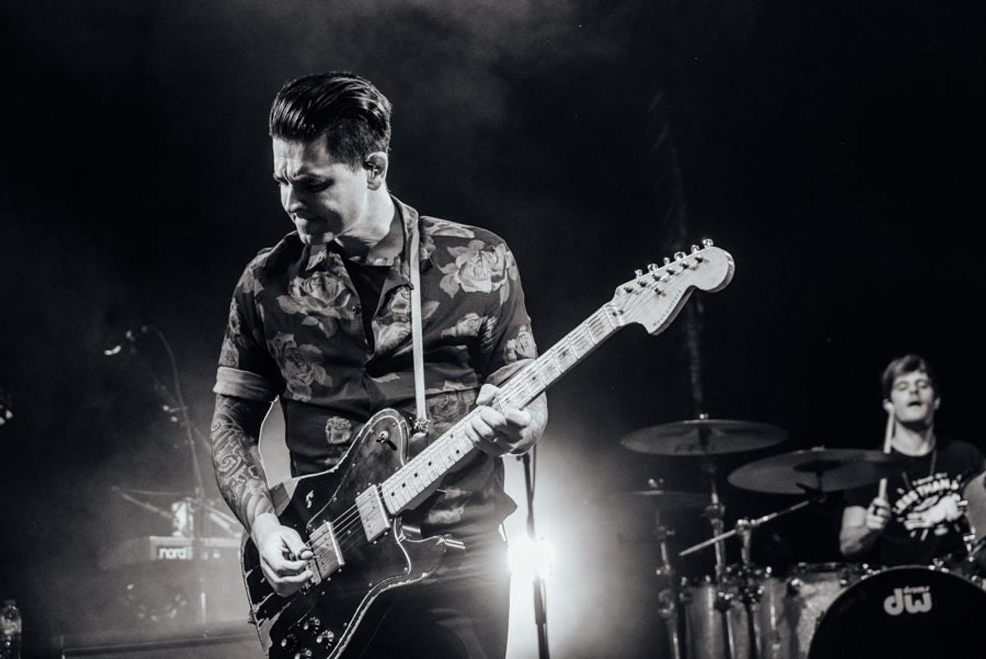 Dashboard Confessional - 8235
