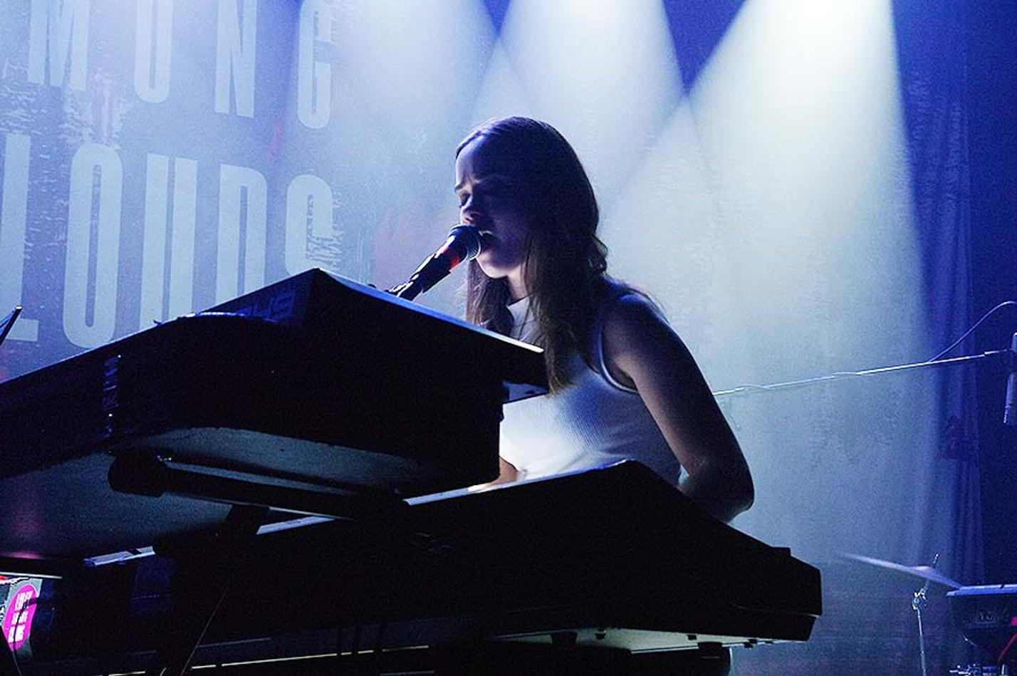 LillyAmongClouds_4