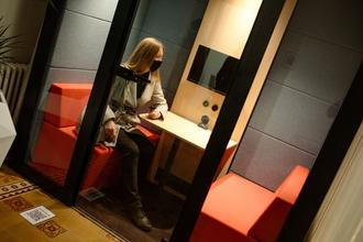 2_silent_room