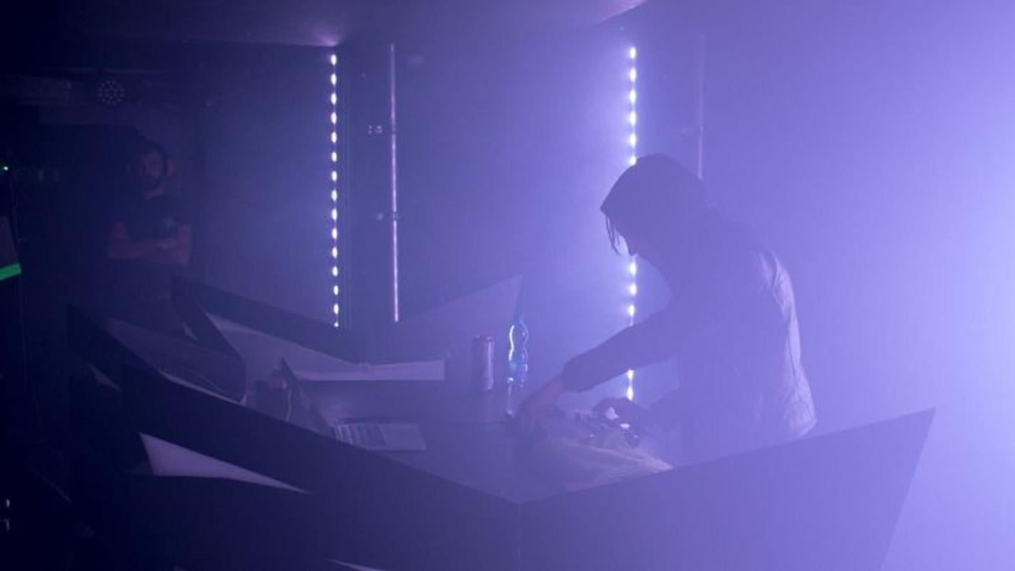 2016-03-17-perturbator-010m
