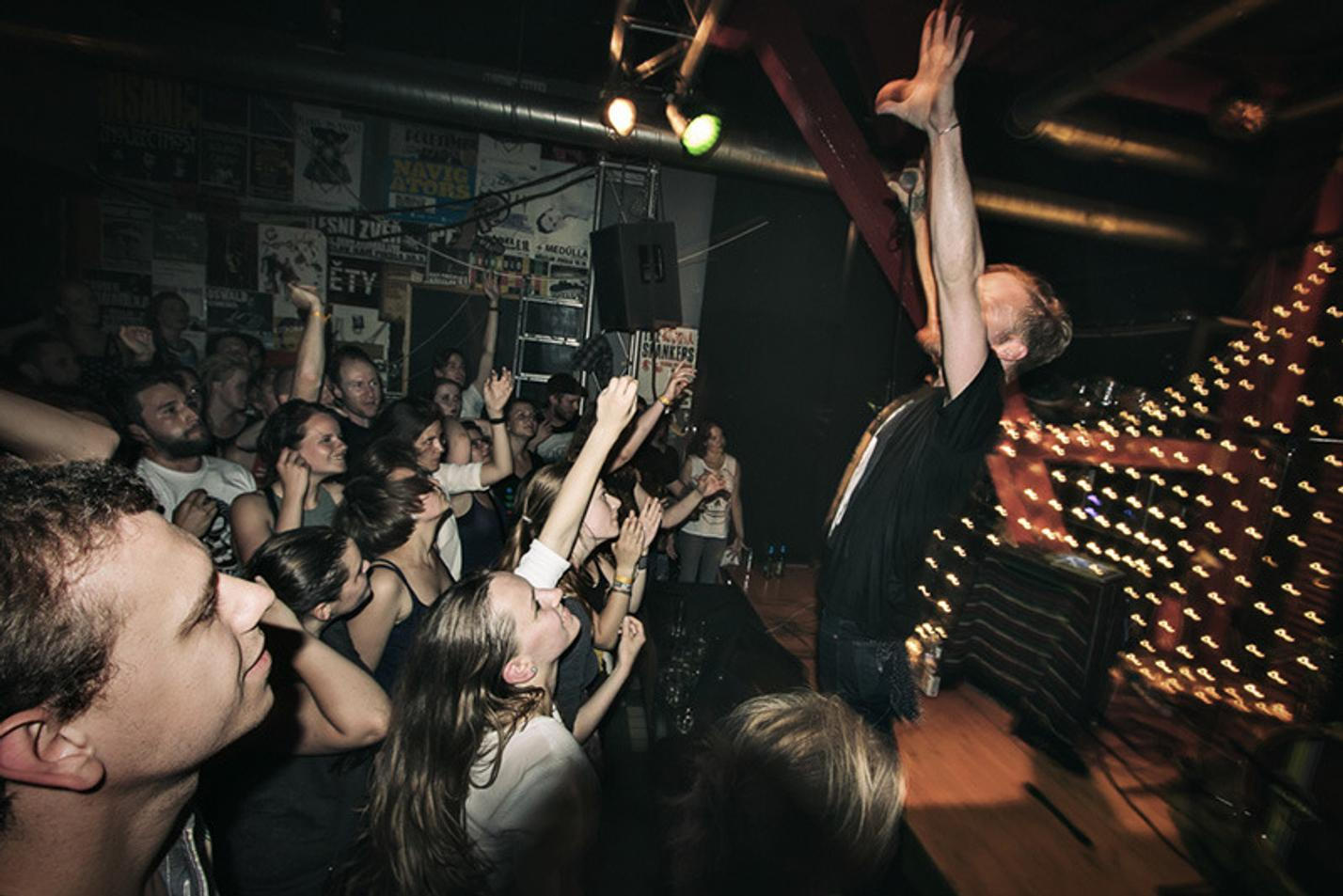16 - Astronautalis