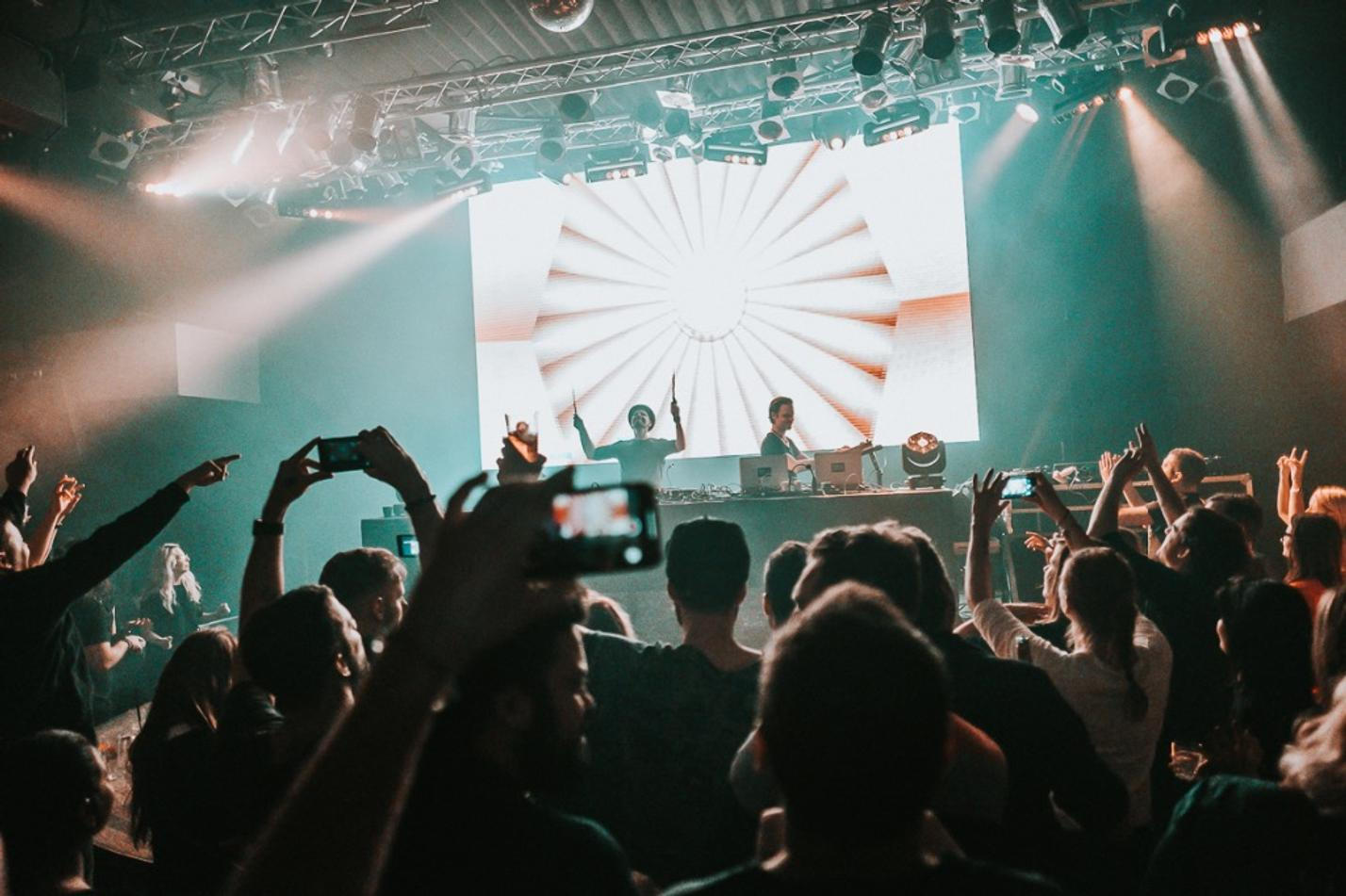 08_Booka Shade
