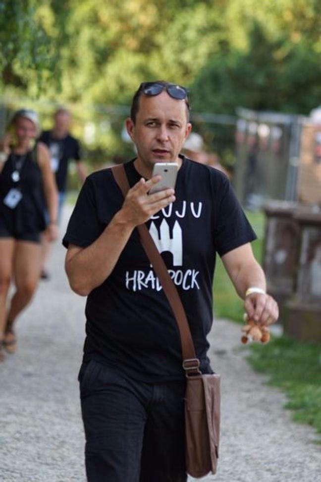 Šéf festivalu Vašek Müller. Věčně v pohybu.