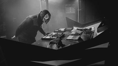 2016-03-17-perturbator-003m