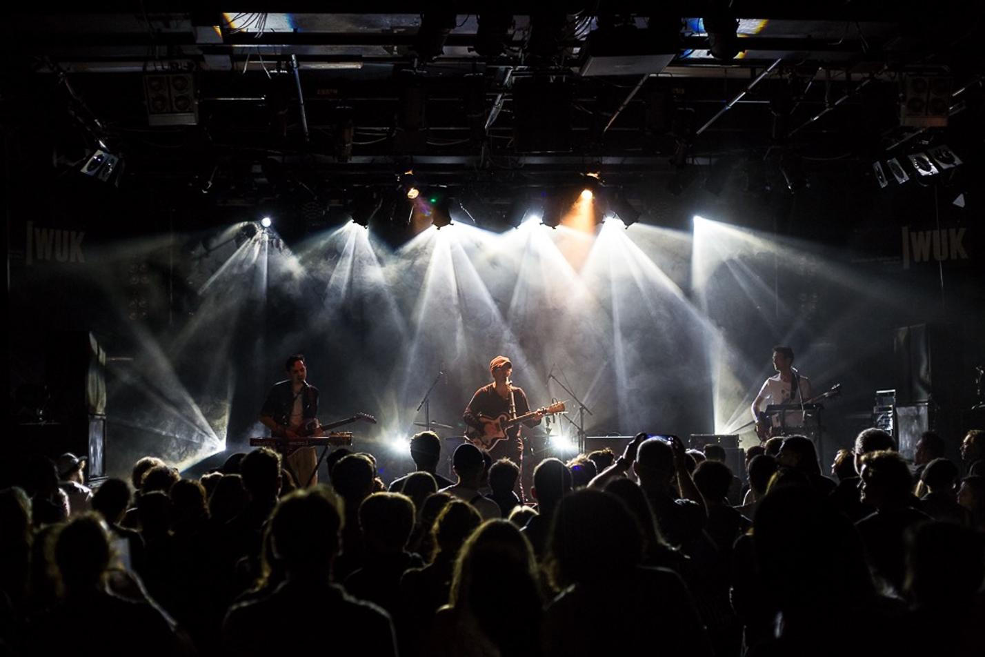 16_Clap_Your_Hands_Say_Yeah_Waves_Vienna_28_09_2017_WUK_Viden