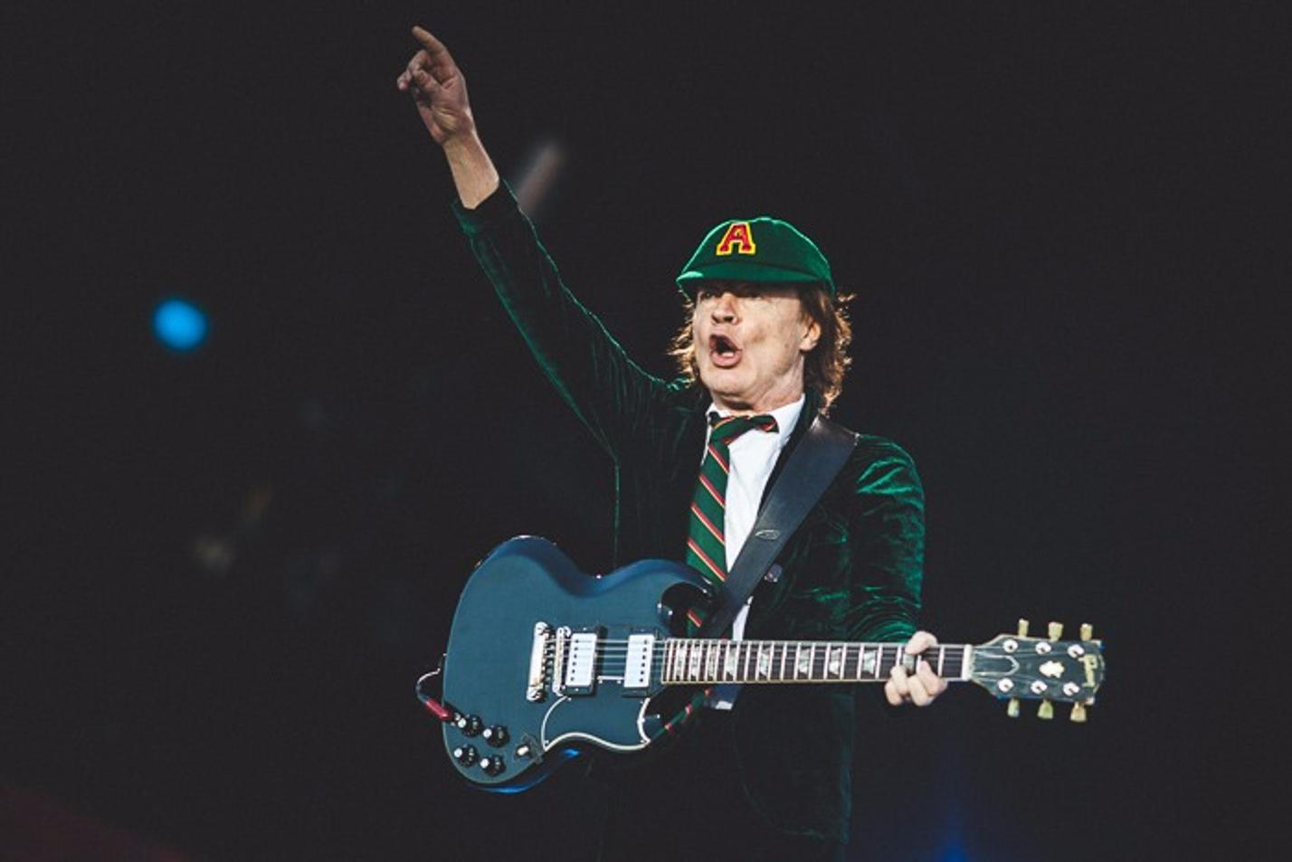 acdc-8054