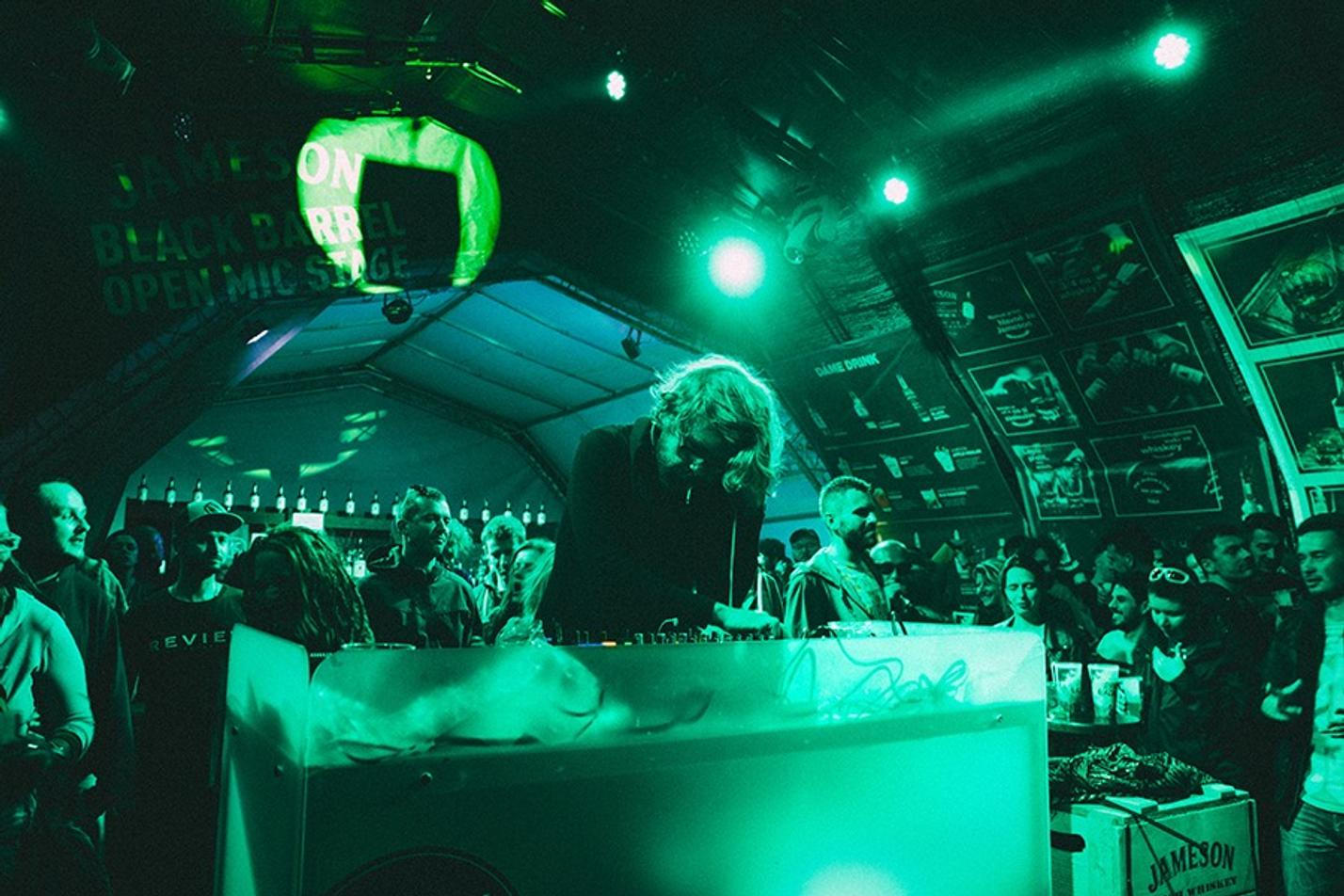 black barrel stage