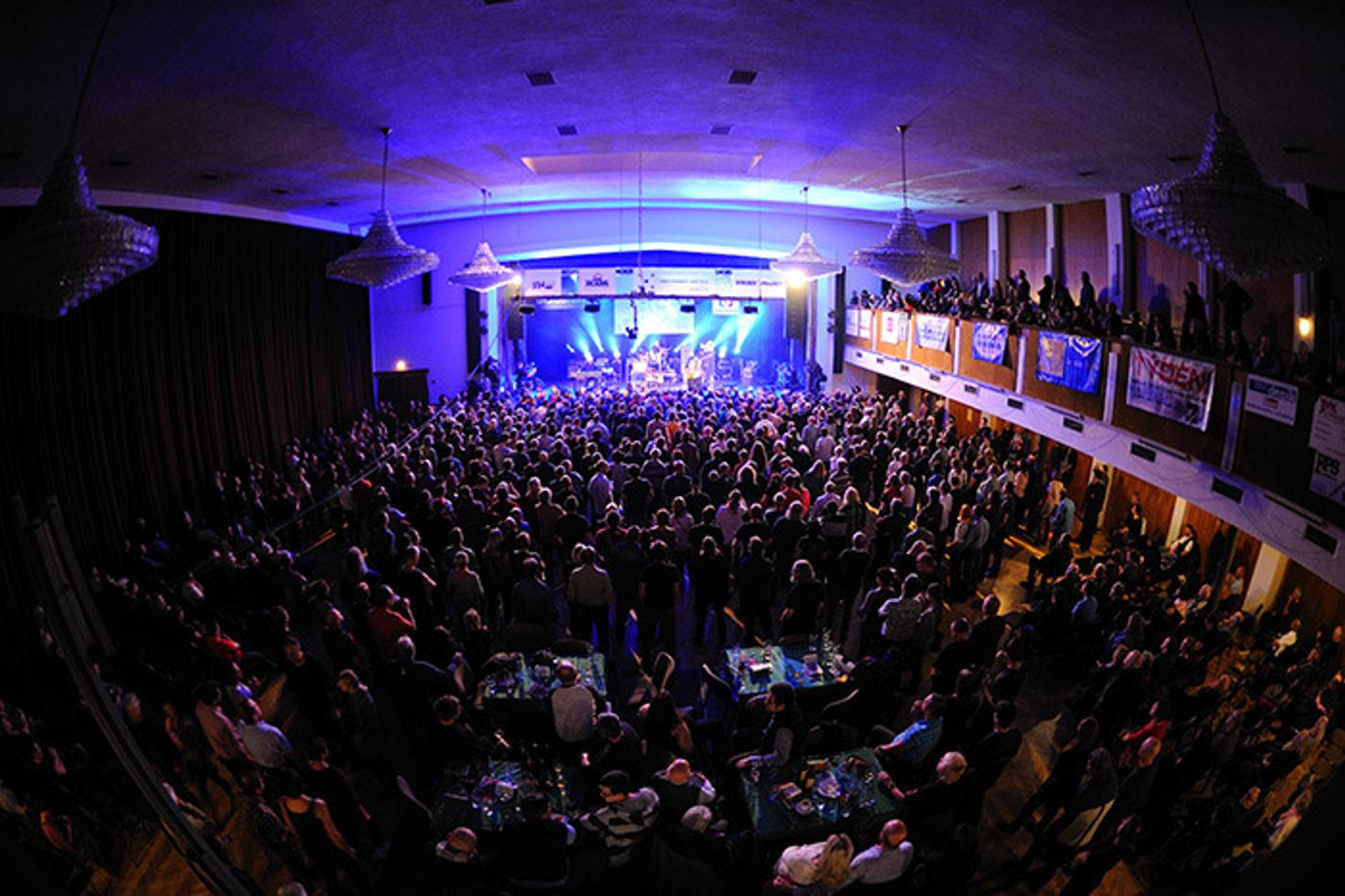 20BluesAlive1016_SlamAllen4