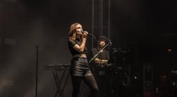 13_Chvrches