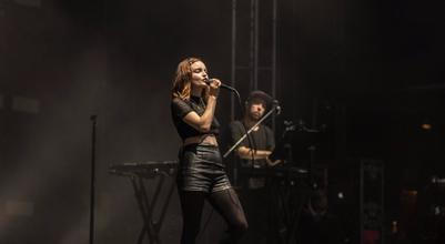 13_Chvrches