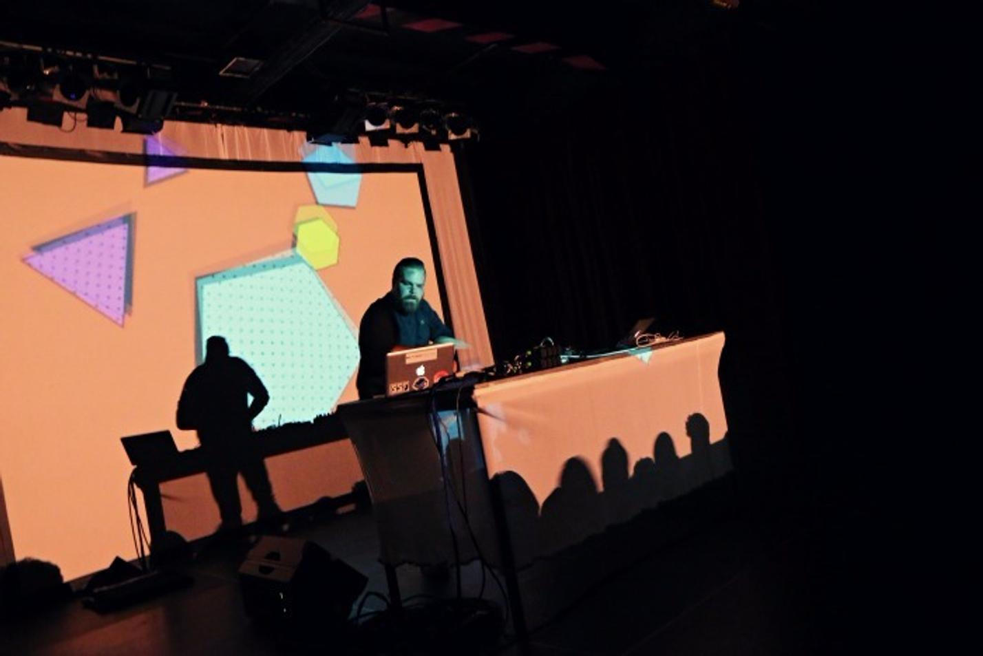 08_Com Truise_Meetfactory