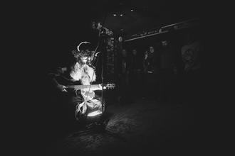 04-Andy_the_doorbum