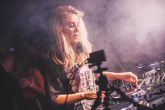 09_Alison Wanderland