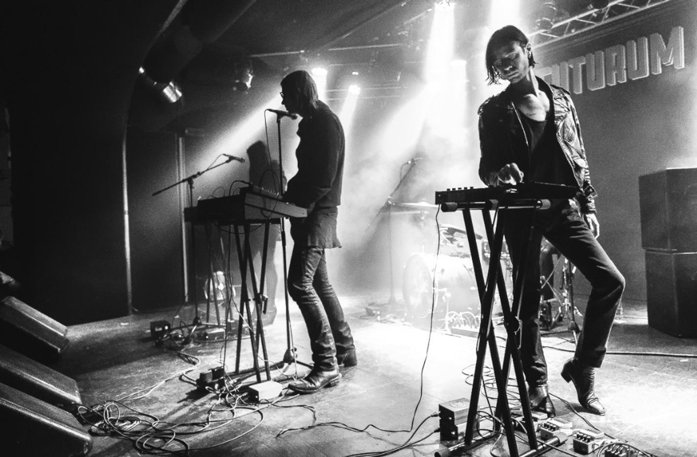 06_Cold Cave