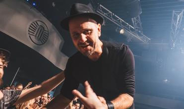 12_Booka Shade