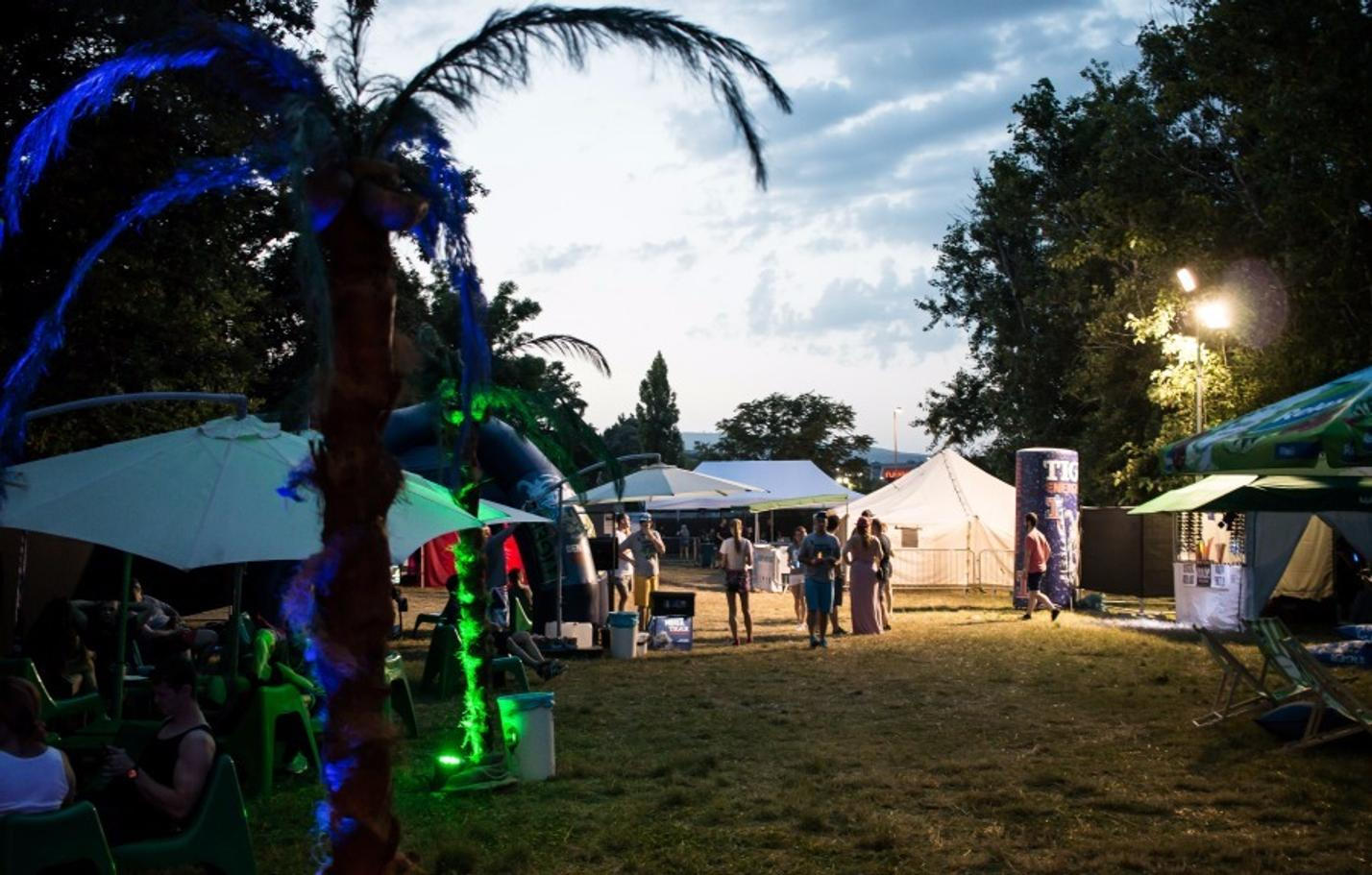 05_Neon Festival