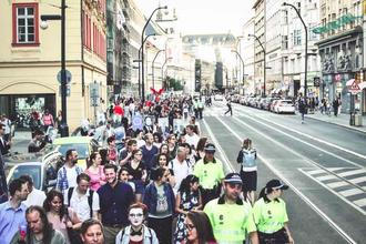 Průvod za busking na Národní