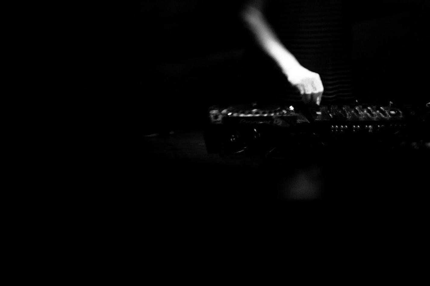 17 DJ